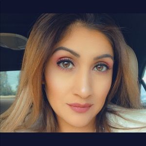 Meet your Posher, Julia